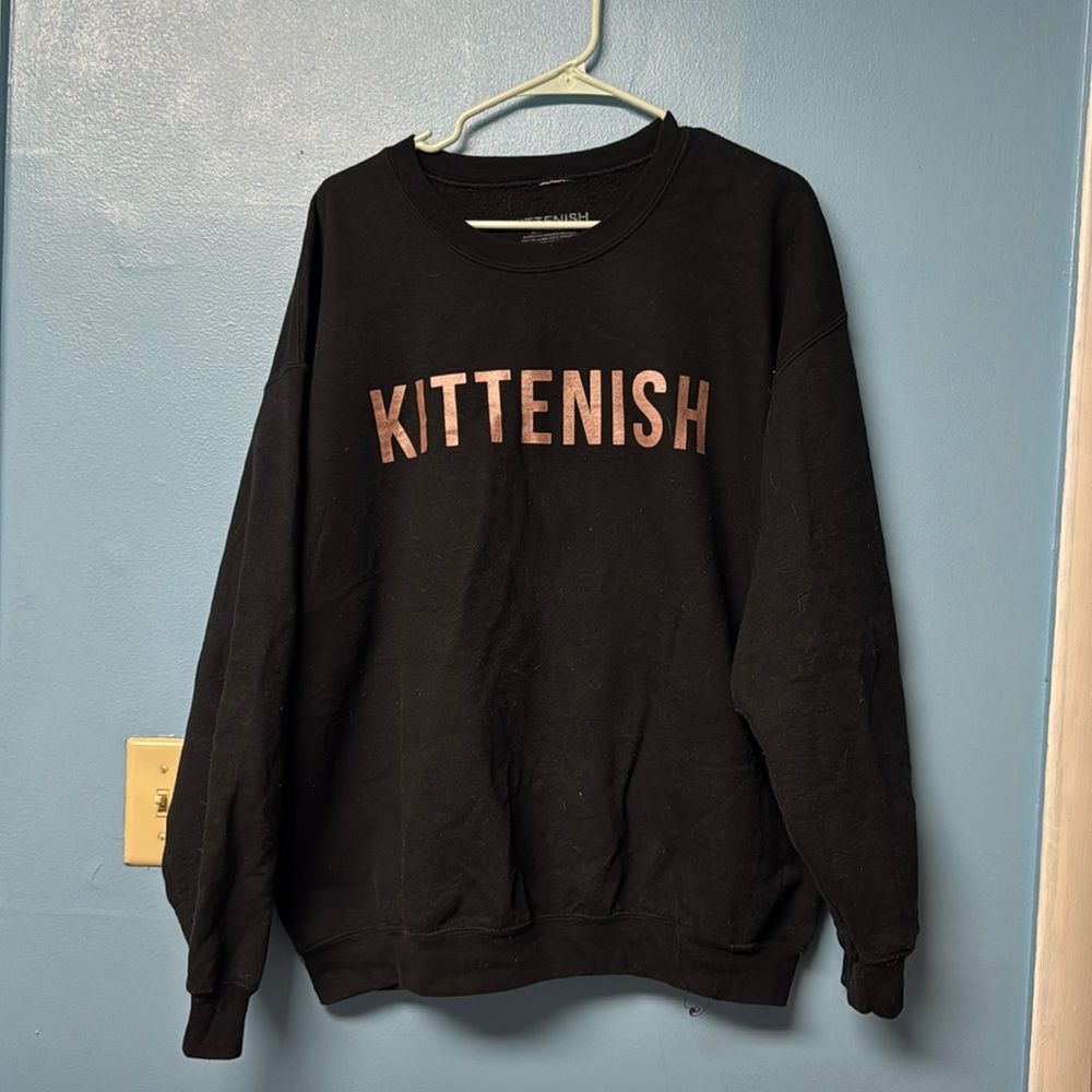 Kittenish crew neck